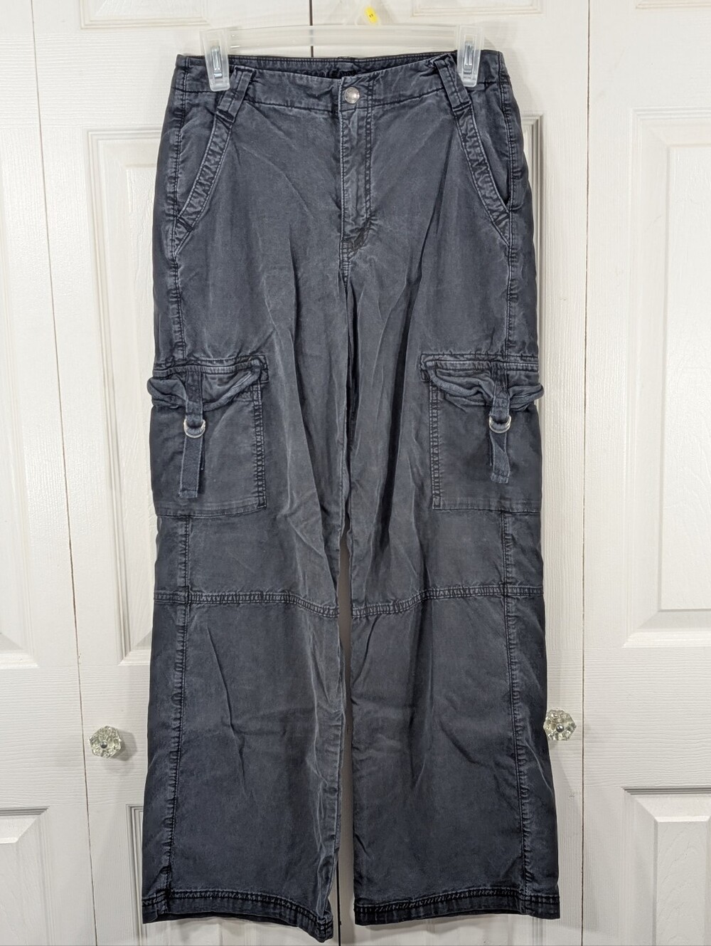 American Eagle: Stretch Super High-Rise Baggy Wide-Leg Cargo - Black - Size 2
